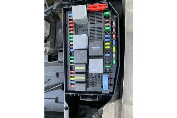 Recambio de caja fusibles/rele para jaguar x-type 2.0 d executive referencia OEM IAM C2S35967  