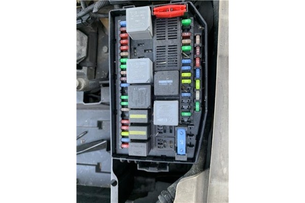 Recambio de caja fusibles/rele para jaguar x-type 2.0 d executive referencia OEM IAM C2S35967  