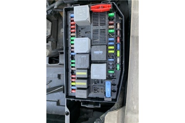 Recambio de caja fusibles/rele para jaguar x-type 2.0 d executive referencia OEM IAM C2S35967  