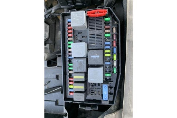 Recambio de caja fusibles/rele para jaguar x-type 2.0 d executive referencia OEM IAM C2S35967  