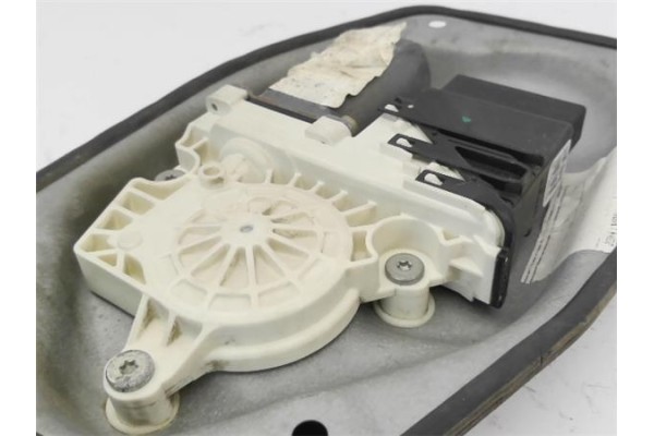 Recambio de motor elevalunas trasero derecho para volkswagen golf v (1k1) 1.6 referencia OEM IAM   