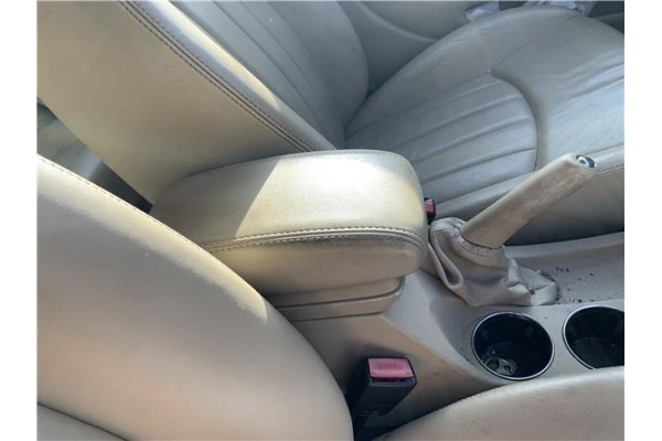 Recambio de consola para jaguar x-type 2.0 d executive referencia OEM IAM C2S30686LEG  