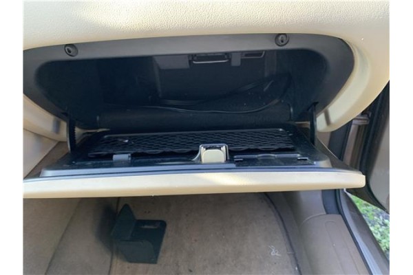 Recambio de guantera salpicadero para jaguar x-type 2.0 d executive referencia OEM IAM C2S35144LEG C2S25238ZHE 