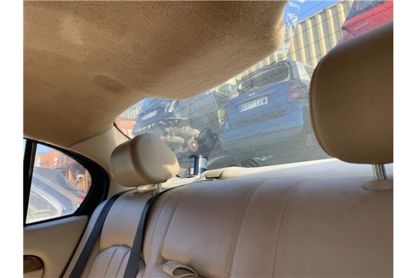 Recambio de luz central de freno para jaguar x-type 2.0 d executive referencia OEM IAM C2S27468  