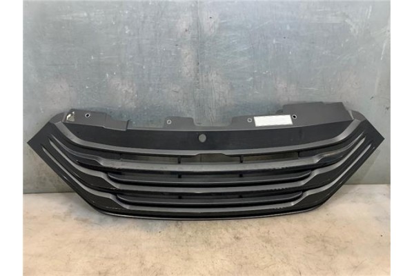 Recambio de rejilla capo para iveco daily chasis 2.3 referencia OEM IAM 5802799786KZ  