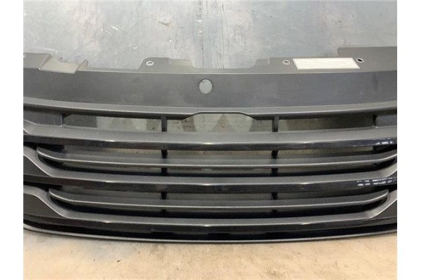 Recambio de rejilla capo para iveco daily chasis 2.3 referencia OEM IAM 5802799786KZ  