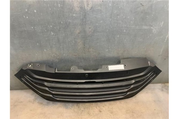 Recambio de rejilla capo para iveco daily chasis 2.3 referencia OEM IAM 5802799786KZ  