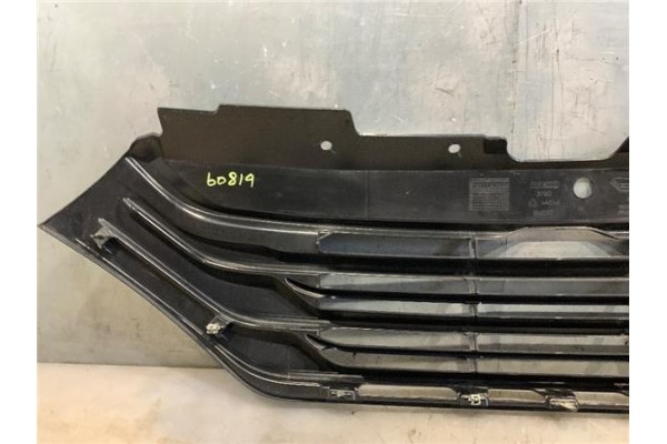 Recambio de rejilla capo para iveco daily chasis 2.3 referencia OEM IAM 5802799786KZ  