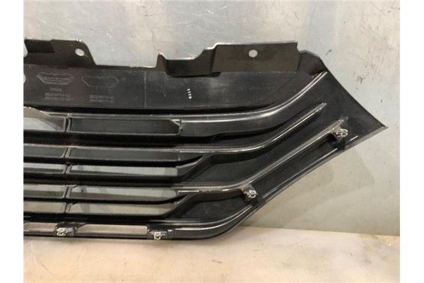 Recambio de rejilla capo para iveco daily chasis 2.3 referencia OEM IAM 5802799786KZ  