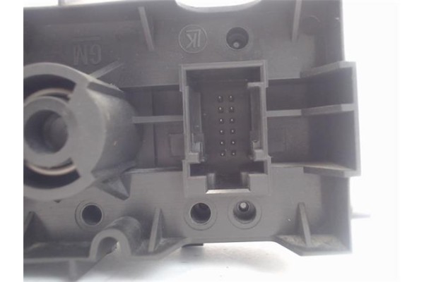 Recambio de mando de luces para opel vectra c berlina 1.9 cdti referencia OEM IAM 13230798  