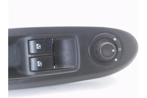 Recambio de mando elevalunas delantero izquierdo para renault clio ii fase ii (b/cb0) 1.5 authentique confort referencia OEM IAM