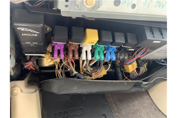 Recambio de caja fusibles/rele para jaguar xj6/12 3.6 xj6 referencia OEM IAM JLM1800  