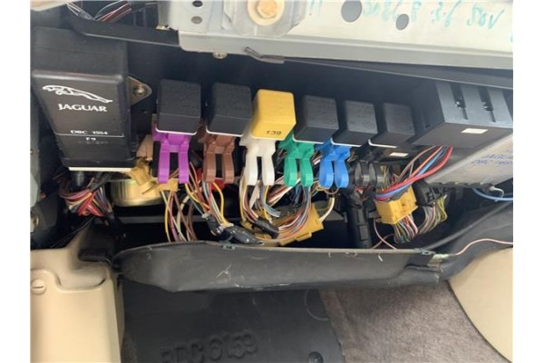 Recambio de caja fusibles/rele para jaguar xj6/12 3.6 xj6 referencia OEM IAM JLM1800  