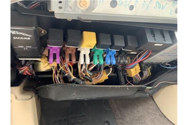Recambio de caja fusibles/rele para jaguar xj6/12 3.6 xj6 referencia OEM IAM JLM1800  