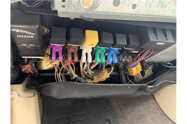 Recambio de caja fusibles/rele para jaguar xj6/12 3.6 xj6 referencia OEM IAM JLM1800  