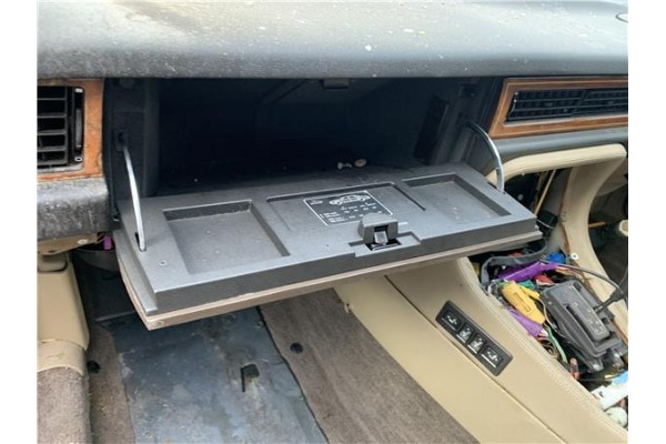 Recambio de guantera salpicadero para jaguar xj6/12 3.6 xj6 referencia OEM IAM BEC15538LEG  