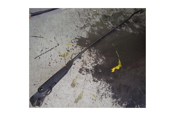 Recambio de brazo limpiaparabrisas delantero para opel corsa c (2000) 1.0 referencia OEM IAM   