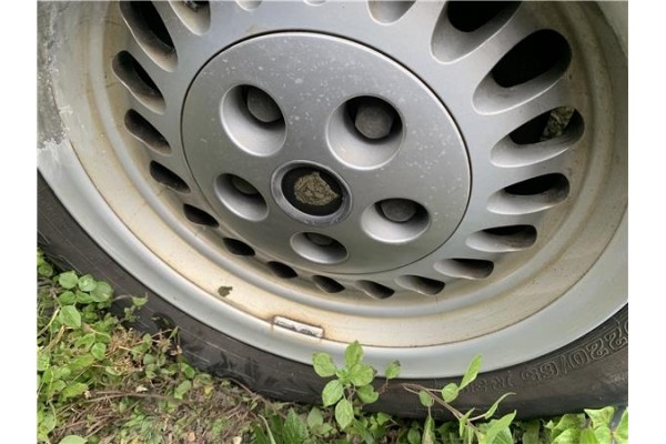 Recambio de mangueta delantero derecha para jaguar xj6/12 3.6 xj6 referencia OEM IAM CBC1710  