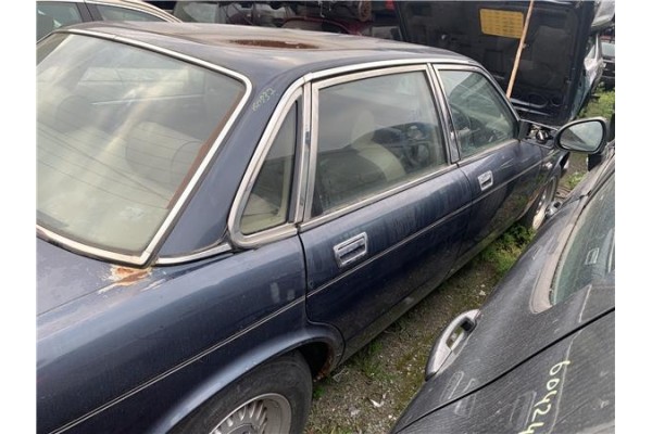 Recambio de puerta trasero derecha para jaguar xj6/12 3.6 xj6 referencia OEM IAM JLM11504  