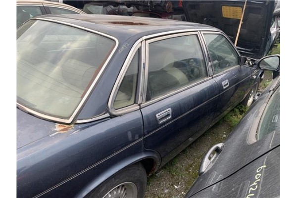 Recambio de puerta trasero derecha para jaguar xj6/12 3.6 xj6 referencia OEM IAM JLM11504  