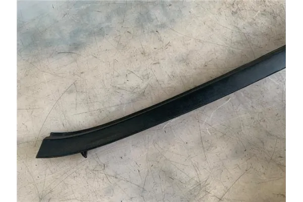 Recambio de moldura parabrisas izquierda para opel astra j berlina 5p 1.6 excellence referencia OEM IAM 498166255  