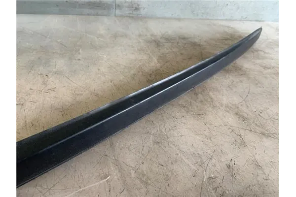Recambio de moldura parabrisas izquierda para opel astra j berlina 5p 1.6 excellence referencia OEM IAM 498166255  