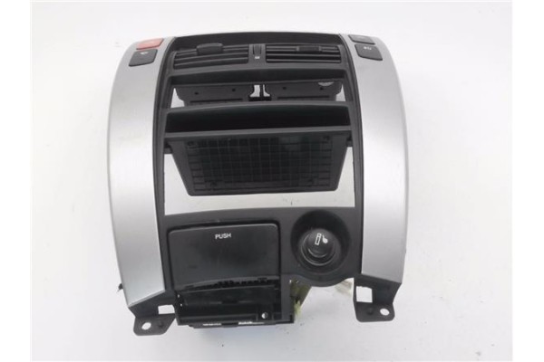 Recambio de embellecedor consola central para hyundai tucson (jm) 2.0 crdi referencia OEM IAM U0501948  