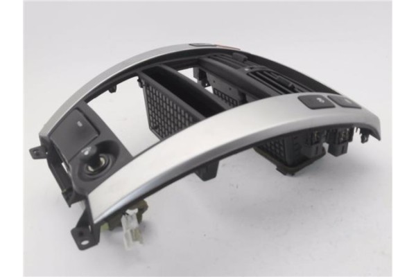 Recambio de embellecedor consola central para hyundai tucson (jm) 2.0 crdi referencia OEM IAM U0501948  