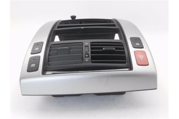 Recambio de embellecedor consola central para hyundai tucson (jm) 2.0 crdi referencia OEM IAM U0501948  