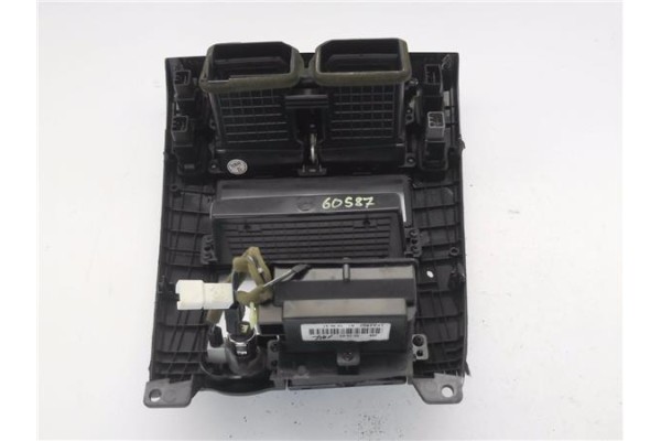 Recambio de embellecedor consola central para hyundai tucson (jm) 2.0 crdi referencia OEM IAM U0501948  