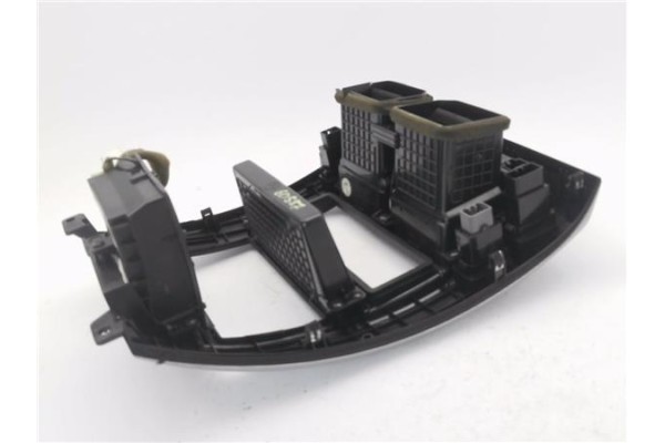 Recambio de embellecedor consola central para hyundai tucson (jm) 2.0 crdi referencia OEM IAM U0501948  