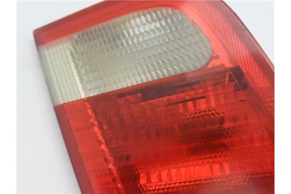 Recambio de piloto porton trasero izquierdo para bmw serie 3 berlina (e46) 1.9 316i referencia OEM IAM 8364923 230521L 