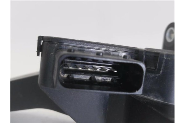 Recambio de pedal acelerador para iveco daily chasis 2.3 referencia OEM IAM 5801333490  