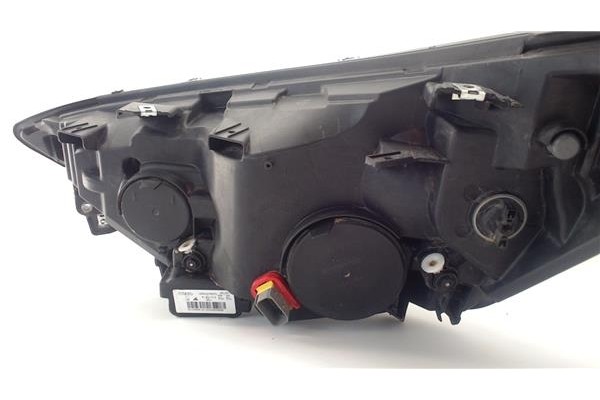 Recambio de faro delantero dcho para iveco daily chasis 2.3 referencia OEM IAM 05802476873  