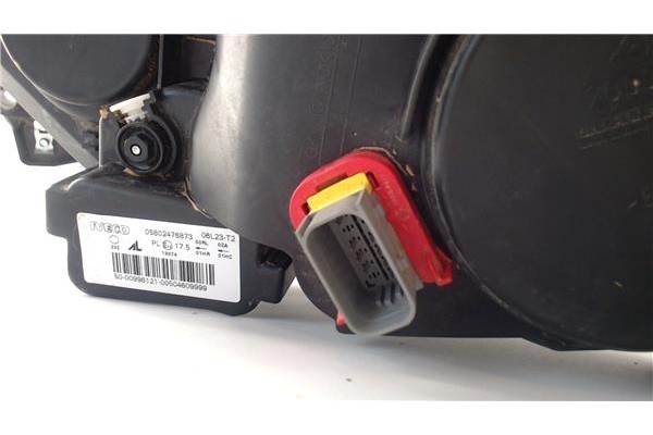 Recambio de faro delantero dcho para iveco daily chasis 2.3 referencia OEM IAM 05802476873  