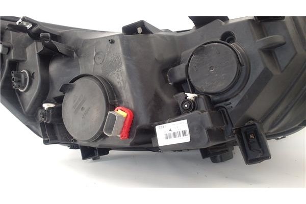Recambio de faro delantero izquierdo para iveco daily chasis 2.3 referencia OEM IAM 05802476874  