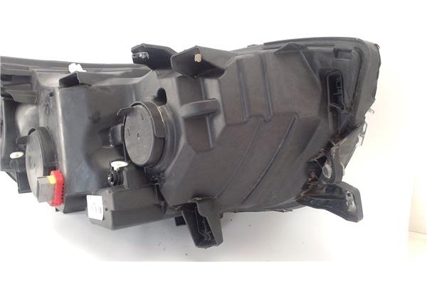 Recambio de faro delantero izquierdo para iveco daily chasis 2.3 referencia OEM IAM 05802476874  
