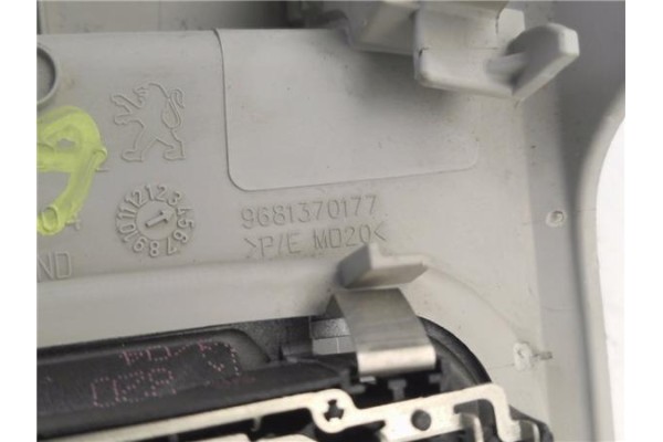 Recambio de luz delantero central techo para peugeot 308 sw 1.6 hdi referencia OEM IAM 6362Q2  