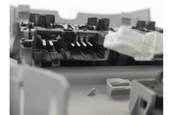 Recambio de luz delantero central techo para peugeot 308 sw 1.6 hdi referencia OEM IAM 6362Q2  