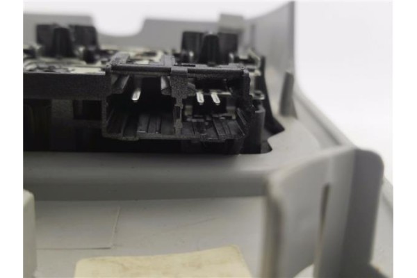 Recambio de luz delantero central techo para peugeot 308 sw 1.6 hdi referencia OEM IAM 6362Q2  