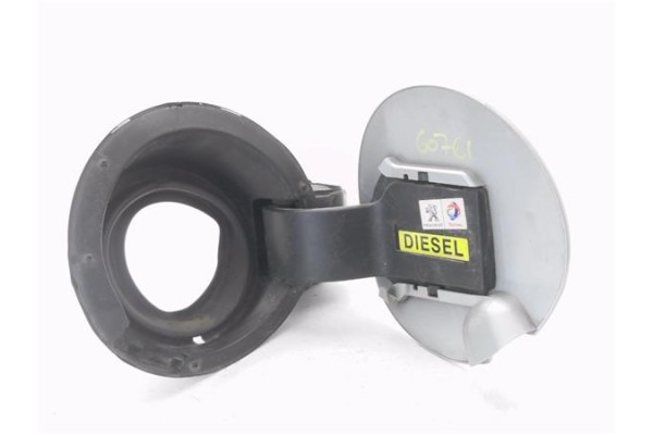 Recambio de tapa exterior combustible para peugeot 308 sw 1.6 hdi referencia OEM IAM 1517G5  