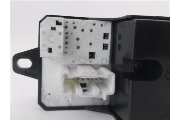 Recambio de mando elevalunas delantero izquierdo para mazda cx-7 er 2.2 active referencia OEM IAM EH6266350  