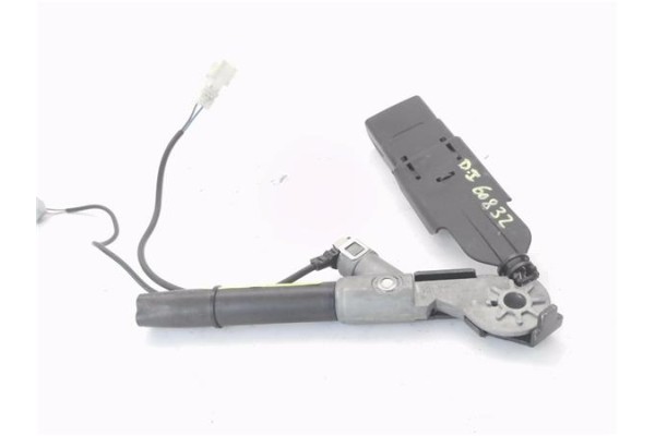 Recambio de anclaje cinturon delantero izquierdo para renault kangoo i (f/kc0) 1.5 dci (kc08, kc09) referencia OEM IAM 820073997