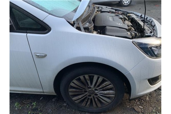 Recambio de aleta delantero derecha para opel astra j berlina 5p 1.6 selective referencia OEM IAM 13390003  