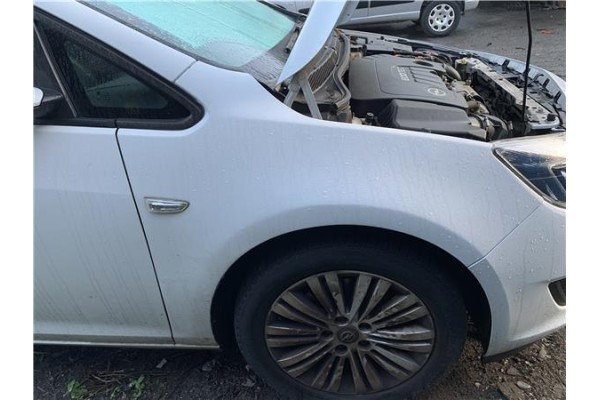 Recambio de aleta delantero derecha para opel astra j berlina 5p 1.6 selective referencia OEM IAM 13390003  