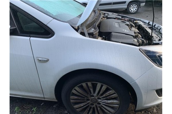 Recambio de aleta delantero derecha para opel astra j berlina 5p 1.6 selective referencia OEM IAM 13390003  