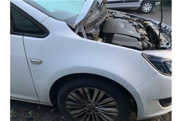 Recambio de aleta delantero derecha para opel astra j berlina 5p 1.6 selective referencia OEM IAM 13390003  