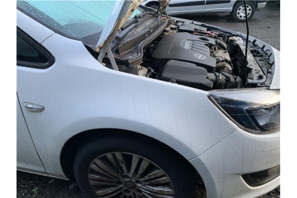 Recambio de aleta delantero derecha para opel astra j berlina 5p 1.6 selective referencia OEM IAM 13390003  