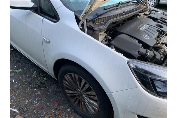 Recambio de aleta delantero derecha para opel astra j berlina 5p 1.6 selective referencia OEM IAM 13390003  