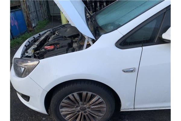 Recambio de aleta delantero izquierda para opel astra j berlina 5p 1.6 selective referencia OEM IAM 13390002  